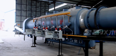 連續(xù)式炭化爐是一種可以將稻殼、椰殼等生物質(zhì)廢料轉(zhuǎn)化為高品質(zhì)碳粉的設(shè)備