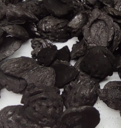 碳化爐+破碎機(jī)，輕松加工椰殼碳顆粒用于生產(chǎn)活性炭、燒烤碳棒等等