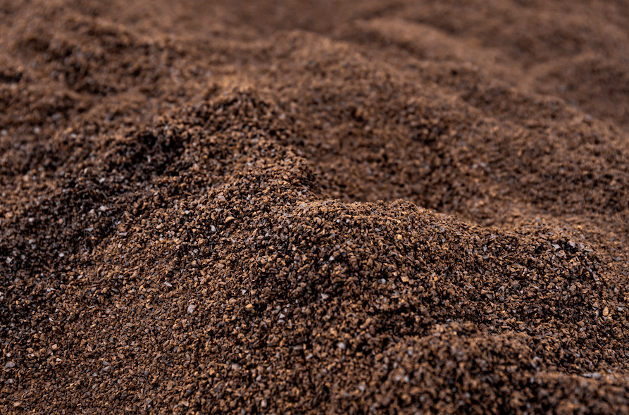 <strong>咖啡渣的“綠色利用”：連續(xù)式碳化爐的應(yīng)用</strong>