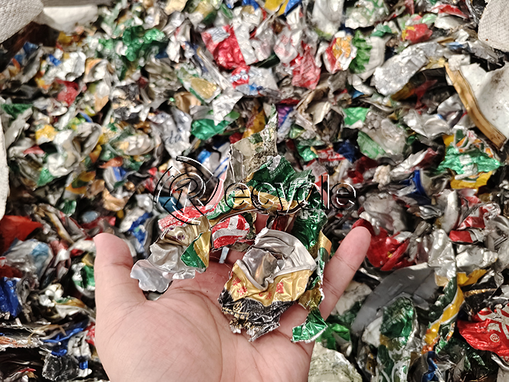 <strong>廢舊易拉罐碳化脫漆之連續(xù)式自動炭化爐的運作與優(yōu)勢</strong>