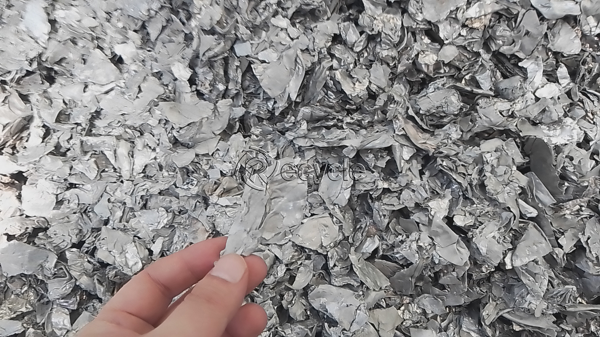 <strong>連續(xù)式碳化爐，如何讓廢舊金屬脫漆后光澤依舊？</strong>